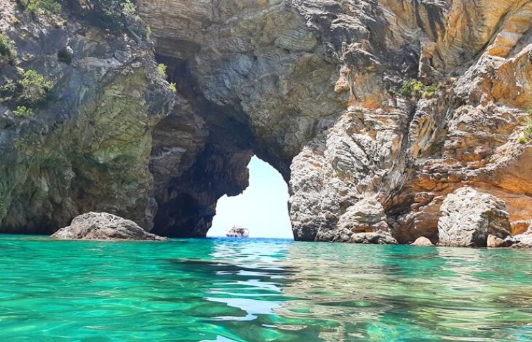 Delik Deniz Kral Koyu: Alanya'nın Saklı Cennetine Giden Yol Haritası