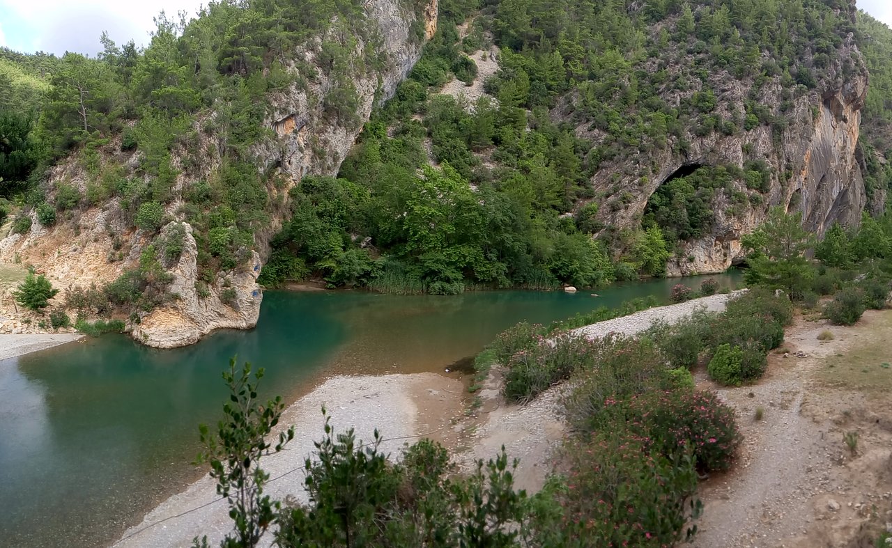 Alarahan Kervansarayı ve Alara Çayı manzarası