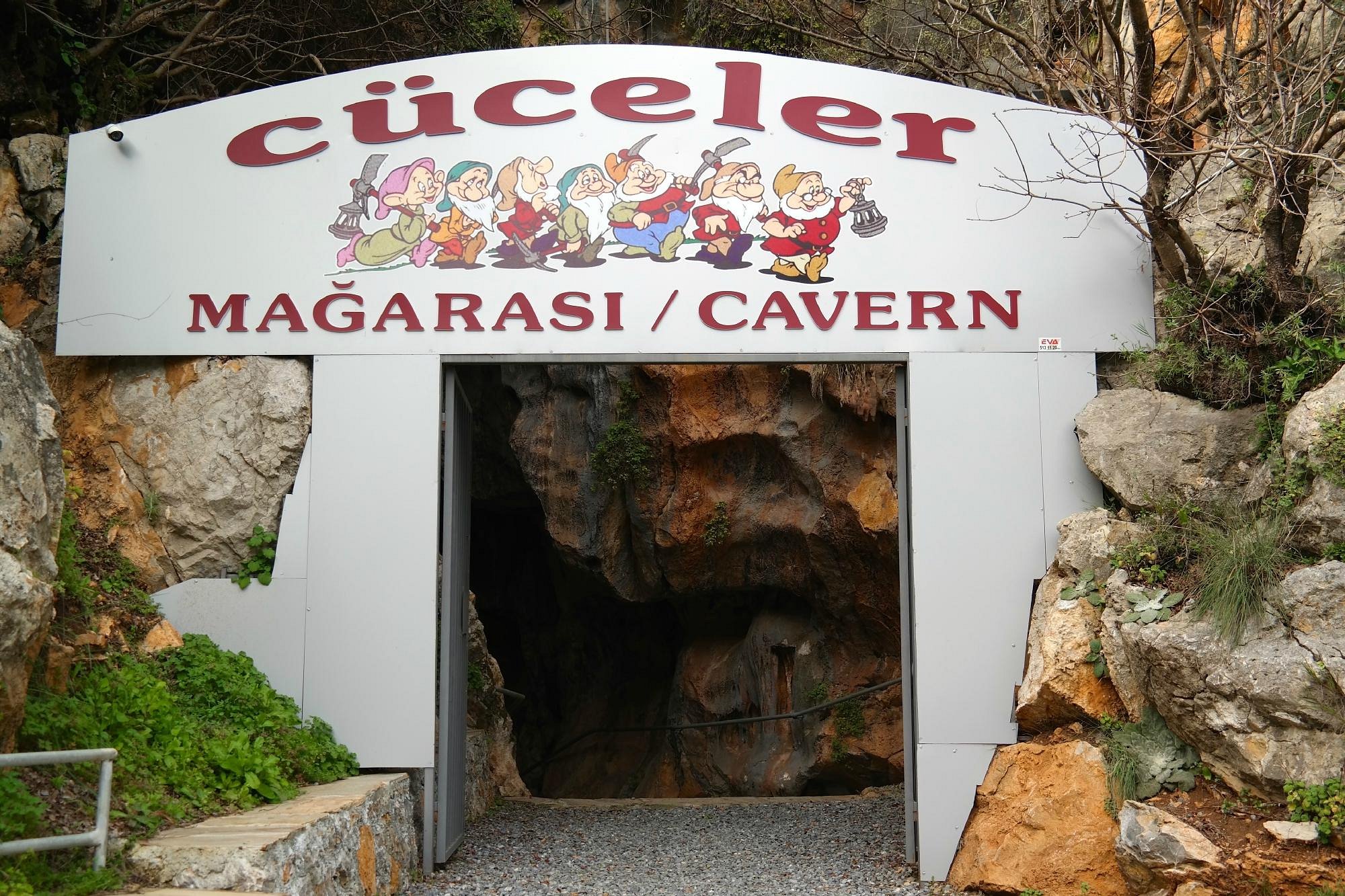 Cüceler Mağarası: Alanya'nın Gizli Saklı Doğa Harikasını Keşfetme Rehberi